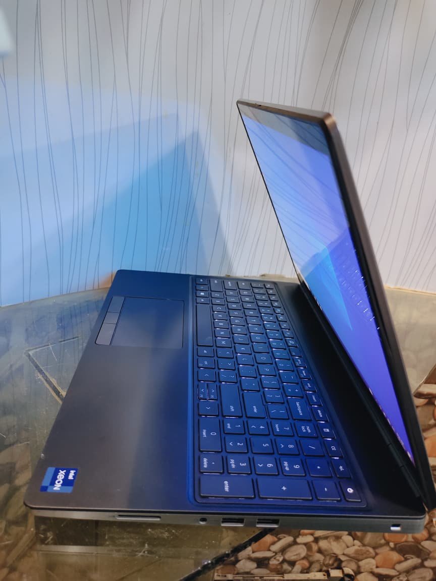 Dell Precision 7560 Extreme Workstation - Image 8